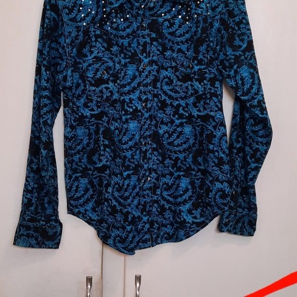 Clothes - Picture 4 of 16